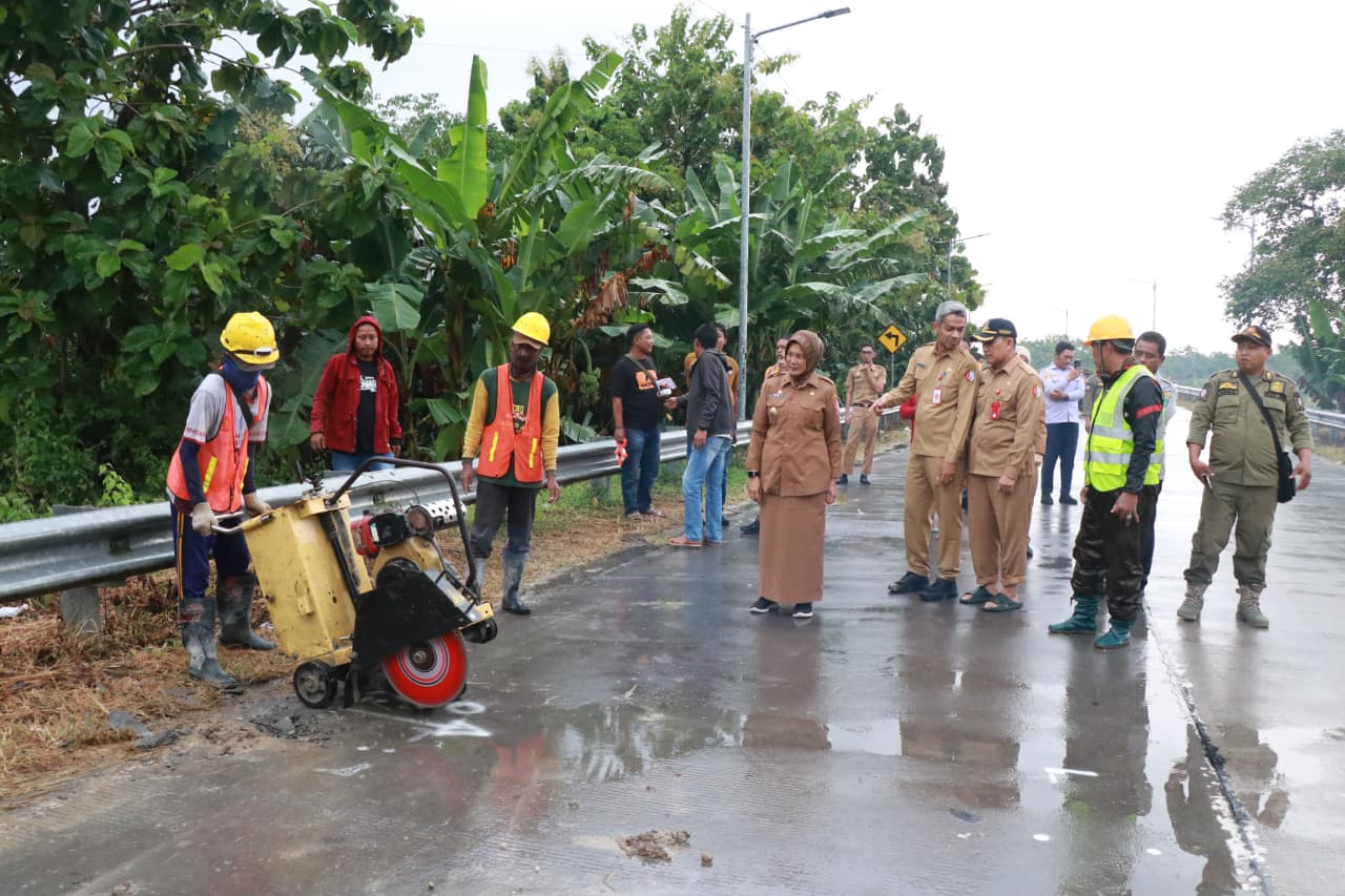 Wabup Bojonegoro Pantau Langsung Pembangunan Portal Jalan Akses Jembatan TBB, Batasi Kendaraan Berat Sesuai Ketentuan