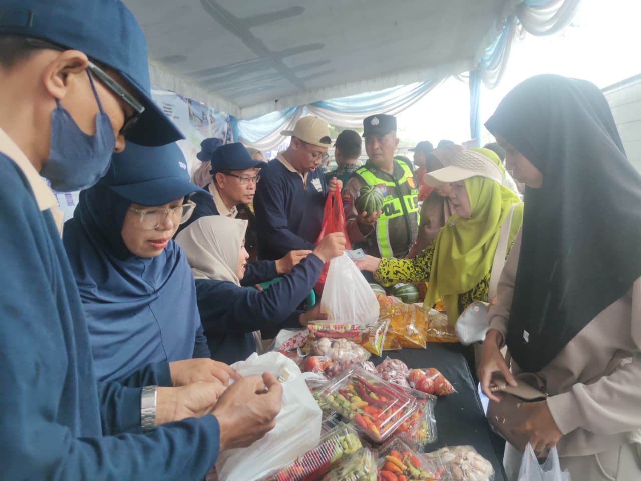 Gerakan Pangan Murah Pemkab Bojonegoro di Desa Penganten Sukses Digelar, Antusias Warga Tinggi
