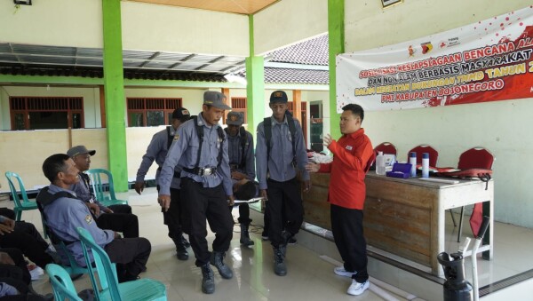Satgas TMMD Ke-129 Bojonegoro dan PMI Edukasi Warga Perkuat Tanggap Bencana