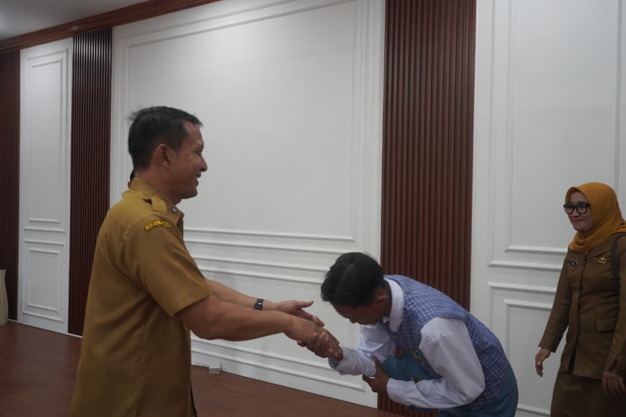 Membanggakan, Faiz Jundan Siswa SLBN Gunungsari-Bojonegoro Wakili Jatim pada Ajang LKS Diskus Nasional