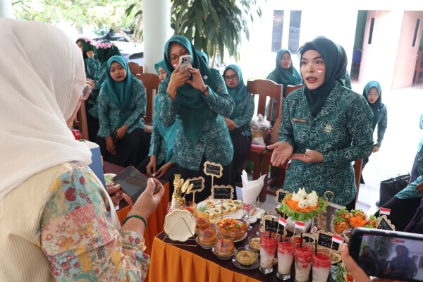 Ibu-ibu PKK Purwosari Unjuk Kreasi Menu Sehat Berbahan Telur Gayatri, Perkuat Ketahanan Pangan