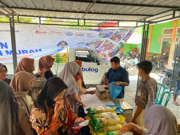 Warga Antusias Sambut Gerakan Pangan Murah di Klepek-Sukosewu, Beli Kebutuhan Pangan Harga Terjangkau