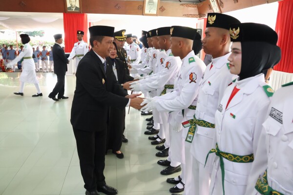 Paskibraka Bojonegoro Resmi Dikukuhkan Bupati Setyo Wahono, Siap Bertugas di Upacara HUT Ke-81 RI