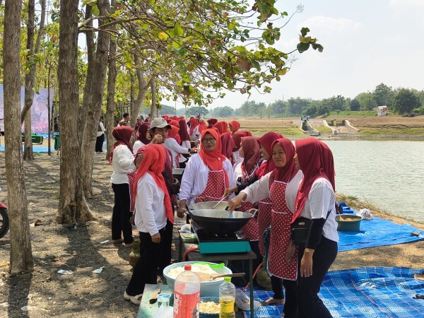 Lomba Memasak Nasi Goreng Meriahkan Perayaan HUT Ke-81 RI di Desa Ngradin-Padangan