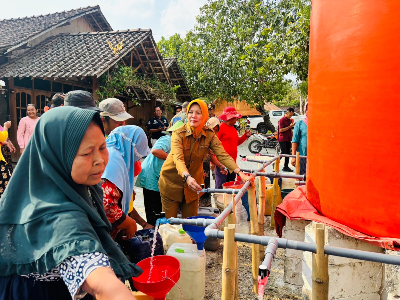 Gambar utama untuk artikel: Kemarau Panjang, Pemkab Bojonegoro Percepat Penanganan Kekeringan Bagi Puluhan Desa Terdampak