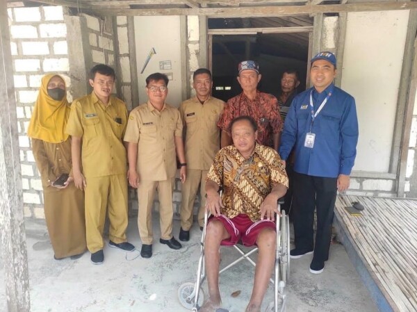 Gambar utama untuk artikel: Senyum Sholeh Baidawi Penyandang Disabilitas Dapat Bantuan Kursi Roda, Kini Lebih Mudah Beraktivitas