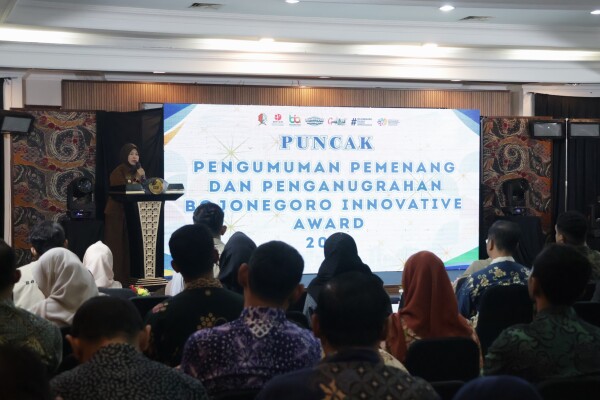 Gambar utama untuk artikel: Para Inovator Bojonegoro Terima Penghargaan BIA 2026, Wabup Nurul Azizah Dorong Inovasi Berdampak pada Warga